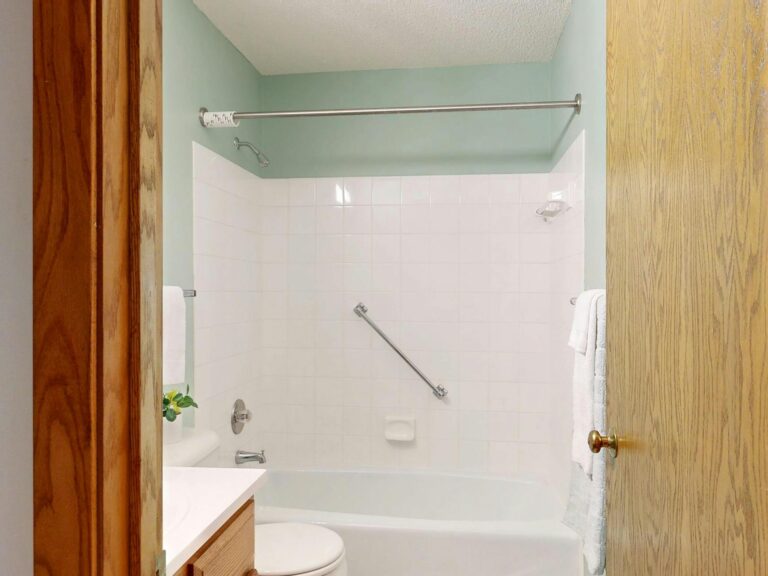 Grab Bar Placement in the Bathroom: A Room-by-Room Guide for Aging in Place - Featured image
