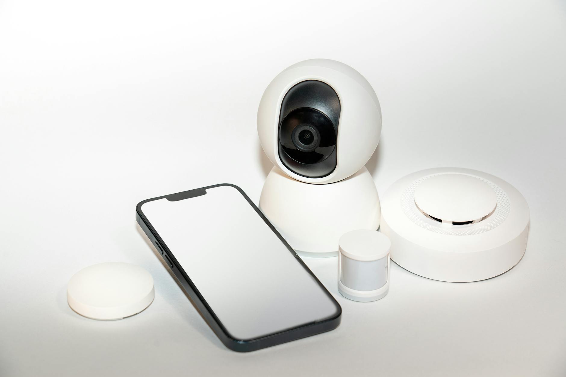 Motion Sensors Versus Smart Bulbs—What Actually Works Better for Bathroom Safety