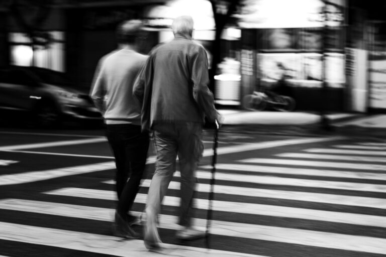 Slowing Walking Speed Is an Early Warning Sign of Cognitive Decline - Featured image