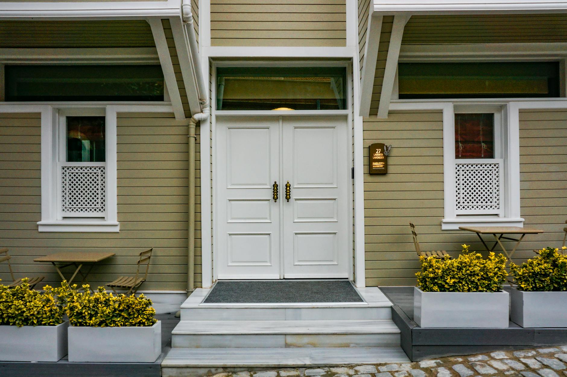 Why Doorway Thresholds Cause the Most Hallway Trips