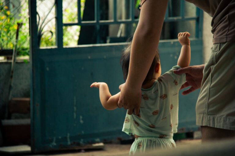 How Caregivers Help Parents Stay Independent — Not Dependent - Featured image