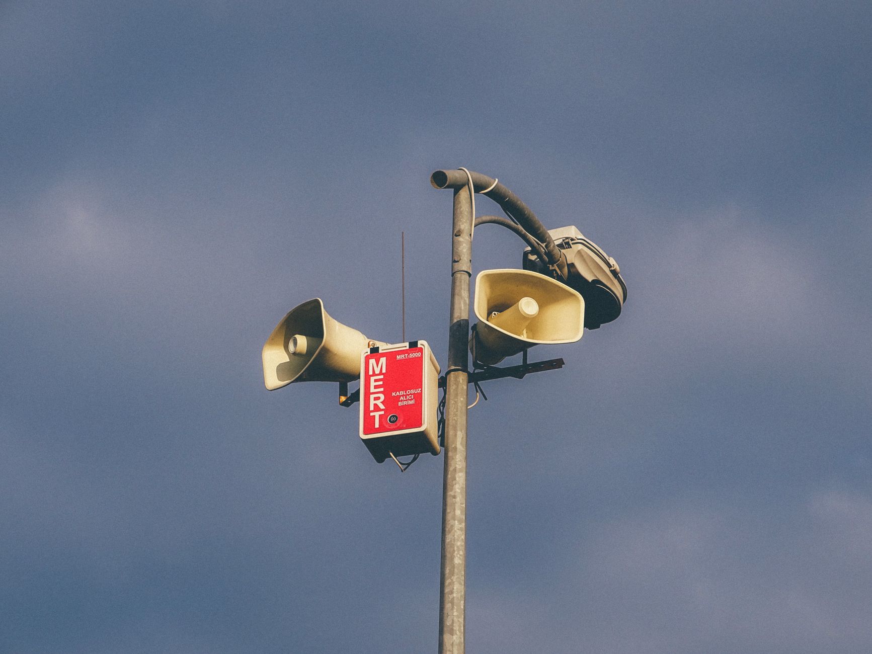 HOW MEDICAL ALERT SYSTEMS SUPPORT AGING IN PLACE ACROSS DIFFERENT SCENARIOS