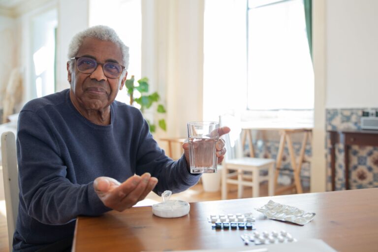 How Medication Routines Keep Seniors Living Alone Safely - Featured image