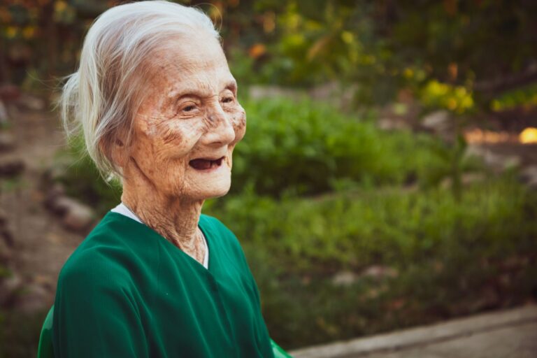 How One Retiree Kept Her Mind Sharp Enough to Live Alone - Featured image