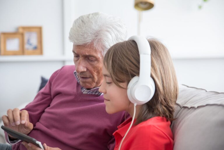 How to Teach an Elderly Parent to Video Call the Grandkids - Featured image