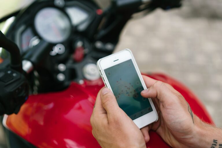 The GPS Trackers That Keep Wandering Seniors Safe - Featured image