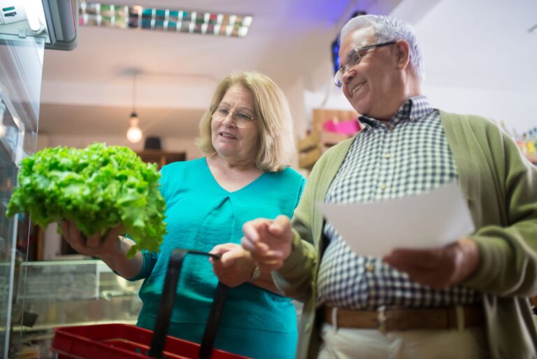 The Grocery List of Seniors Who Stay Independent - Featured image