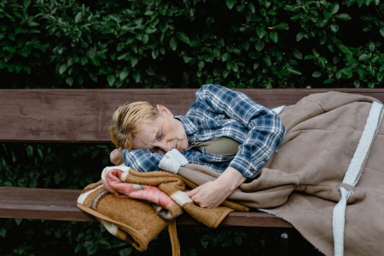 The Link Between Poor Sleep and Falls in Older Adults - Featured image