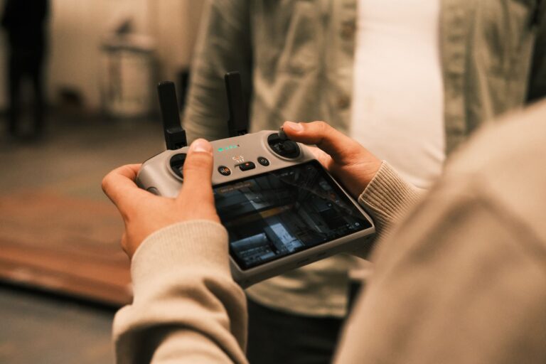 The Tools Families Use to Monitor Without Hovering - Featured image