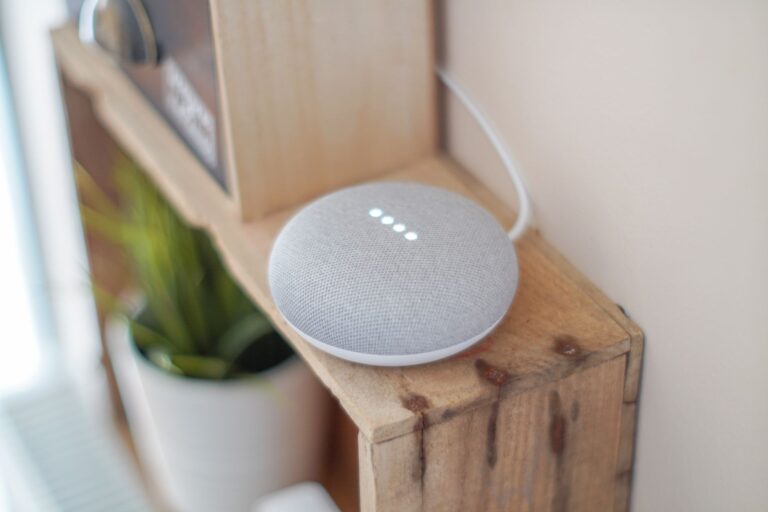 Voice Assistants Are Quietly Keeping Seniors Independent - Featured image