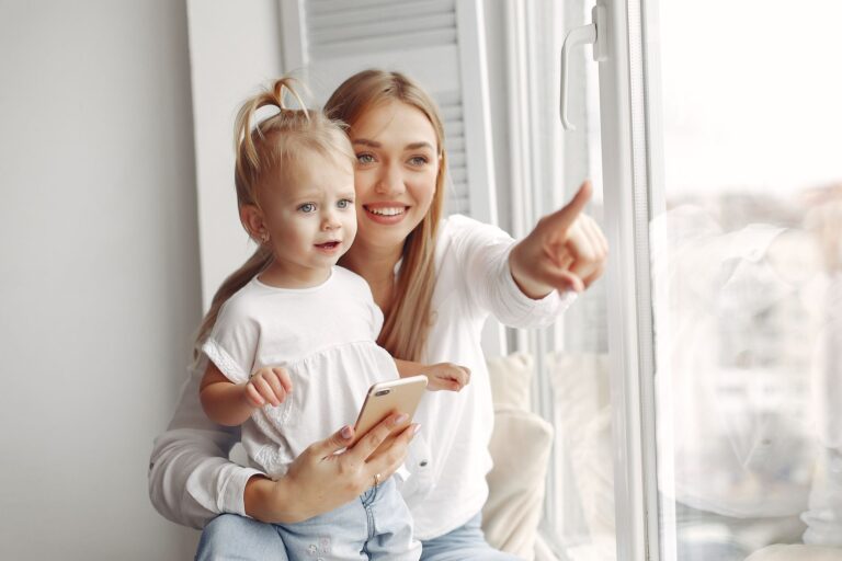 What to Look for in a Parent's Home That Signals Trouble - Featured image