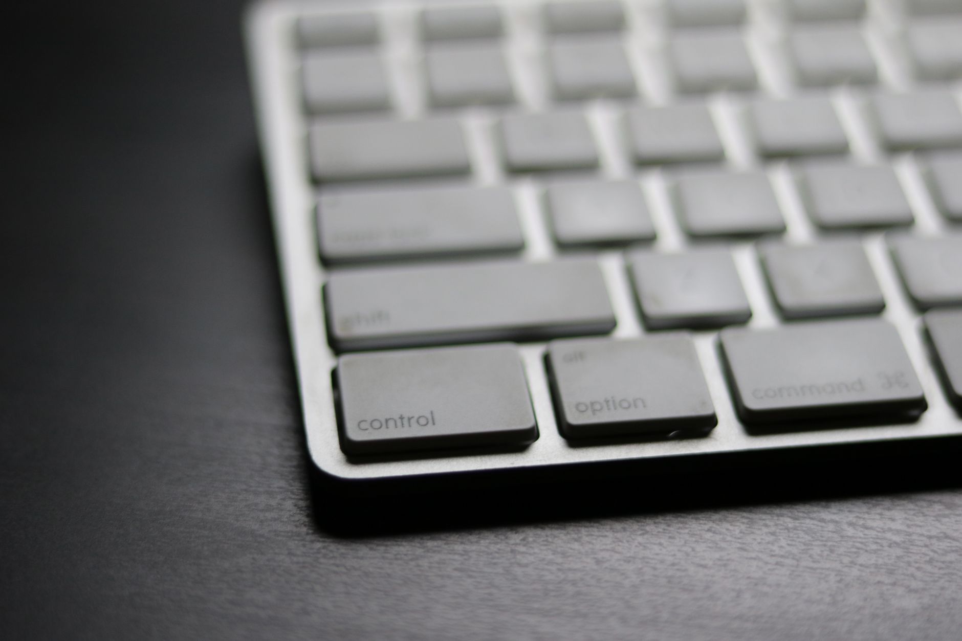 What Types of Wireless Gadgets Can Seniors Set Up Without Wiring?