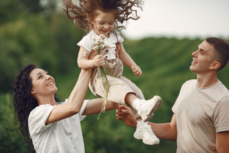 Why You Should Never Lift a Fallen Parent the Wrong Way - Featured image