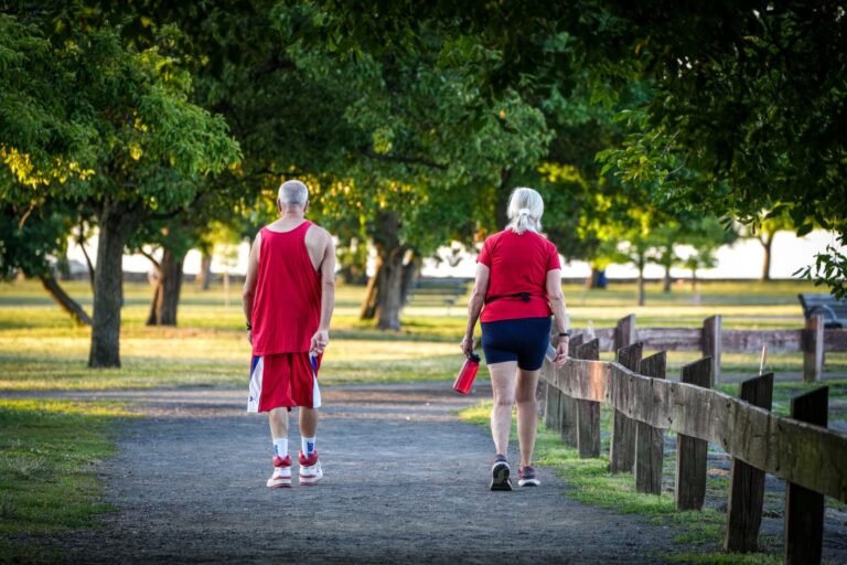 Daily Habits of Healthy Seniors - Featured image