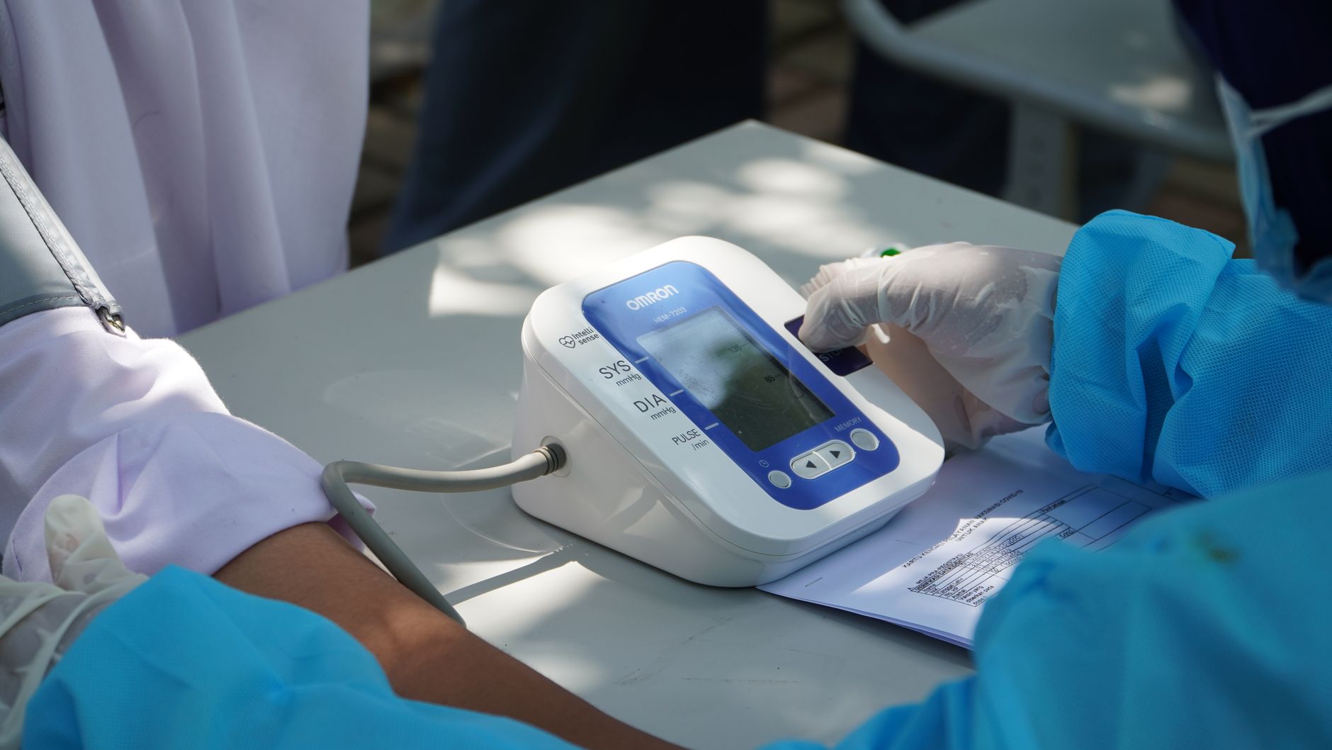 WALKING INTENSITY AND BLOOD PRESSURE RESPONSE