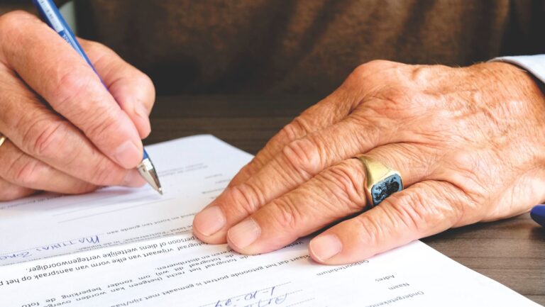Early Signs of Cognitive Decline Linked to Eye Health, Rutgers Study Finds - Featured image