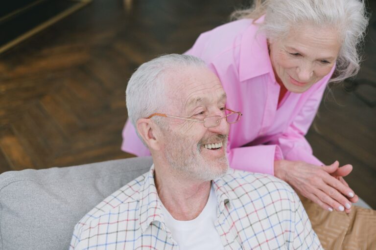 What Are the Earliest Signs of Aging a Caregiver Should Watch For? - Featured image